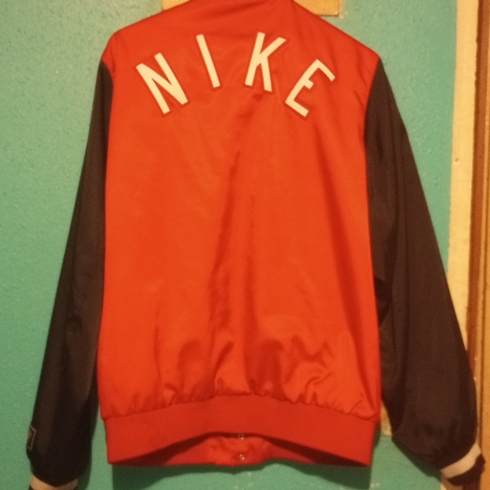 Nike vintage windbreaker jacket